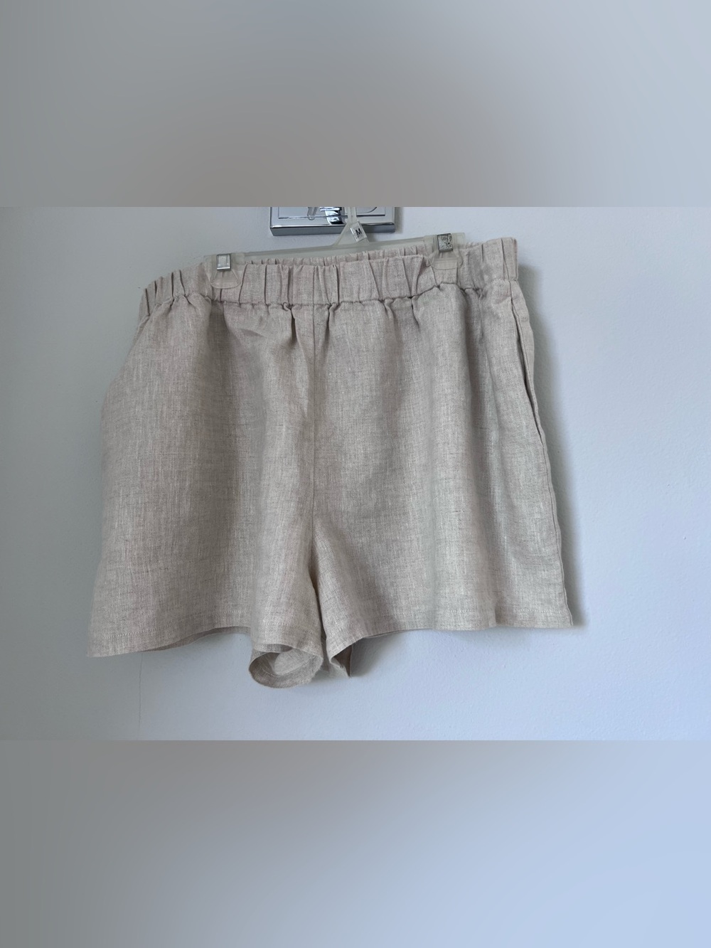 Linen  Posse Elastic Waist Cream Shorts